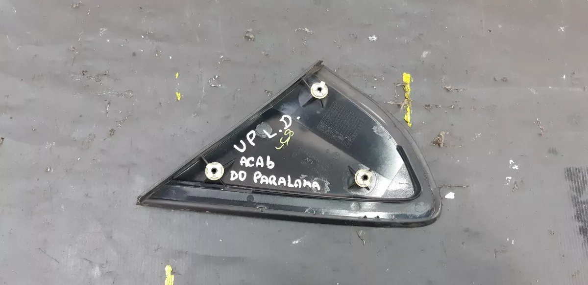 Acabamento_Do_Retrovisor_Direito_Up_2015_Eco_Pe_as_Vl_Ema_image3