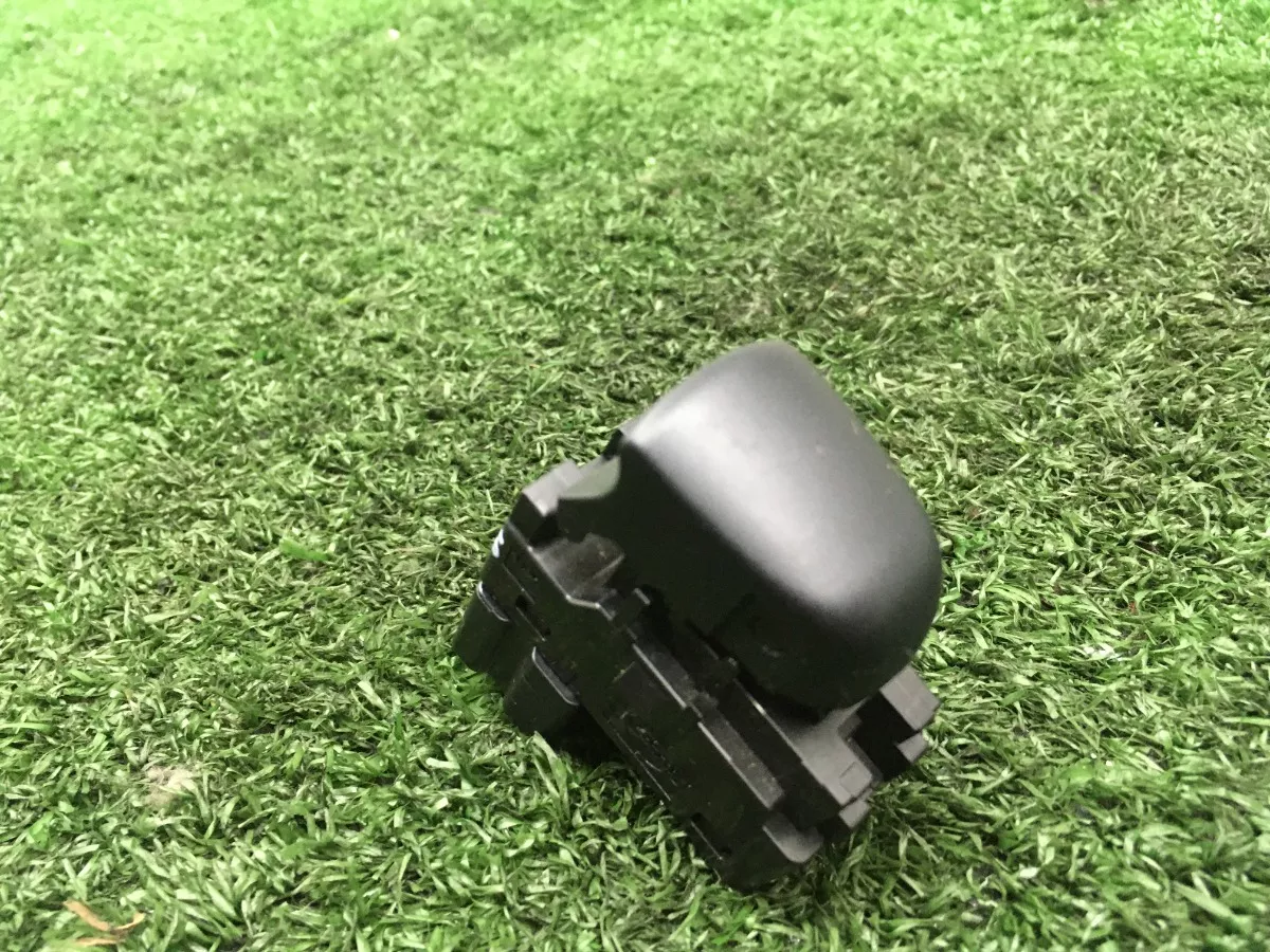 Bot_o_Comando_Vidro_Porta_Traseiro_Direito_Nissan_Kicks_2019_image3