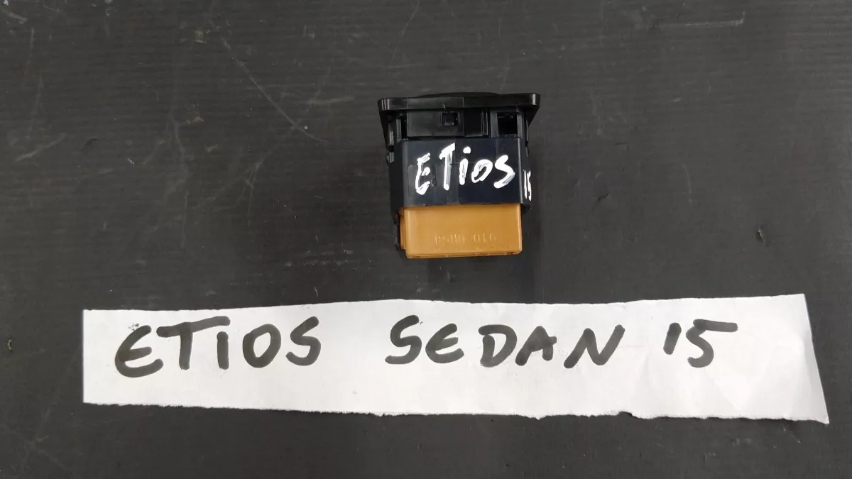 Bot_o_Direcional_Do_Retrovisor_Eletr__Etios_Sedan_2015_image3