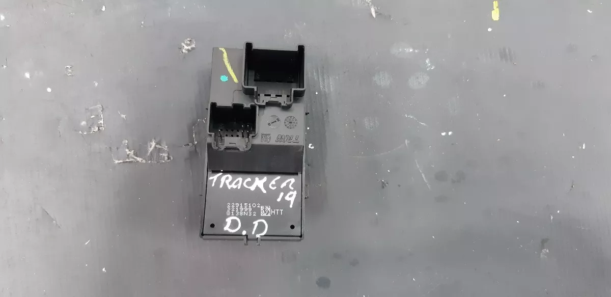 Bot_o_Do_Vidro_Diant__Dir___Tracker_2019_Eco_Pe_as_Vl_Ema_image3