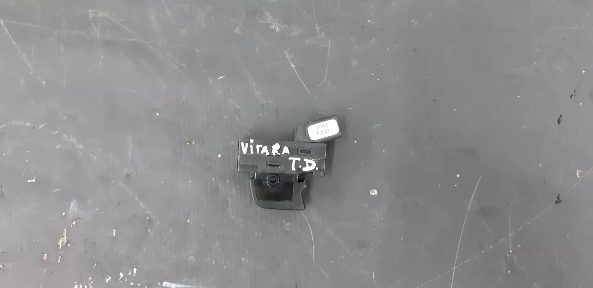 Bot_o_Vidro_Tras_Dir_Suzuki_Vitara_2010_Eco_Pe_as_Vila_Ema_image2