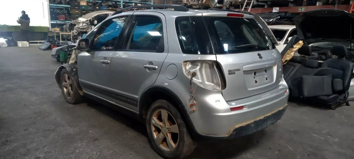 Caixote_Suzuki_Sx4_2_0_Awd_2011_Eco_Pe_as_Vila_Ema_image3