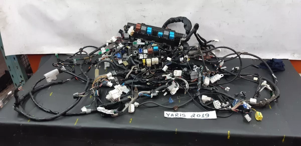 Chicote_Carroceria_C_detalhe_Yaris_1_3_2019_Eco_P_s_Vl_Ema_image2