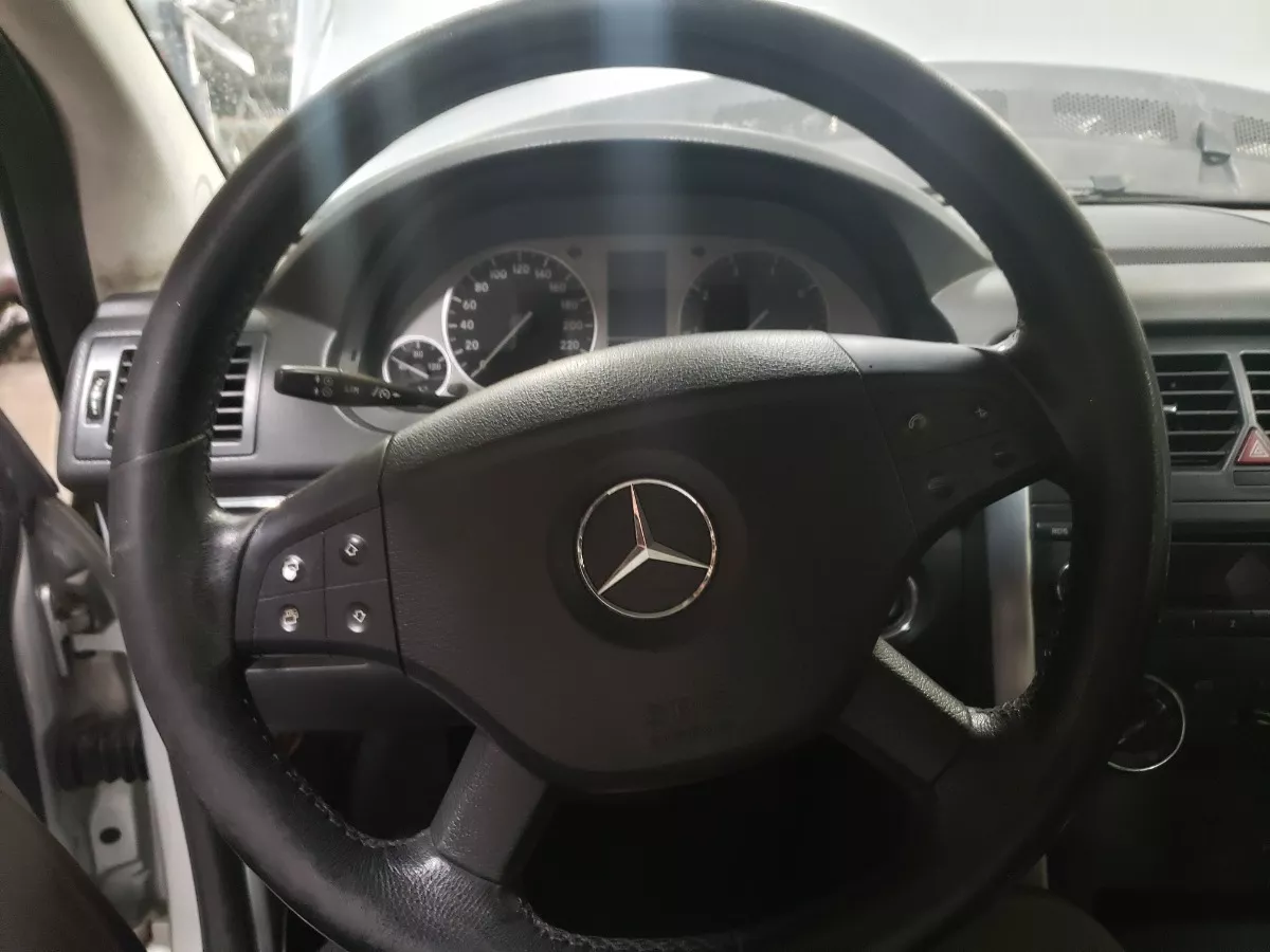 Coluna_De_Dire__o_Mercedes_B200_2006_Eco_Pe_as_Vila_Ema_image2