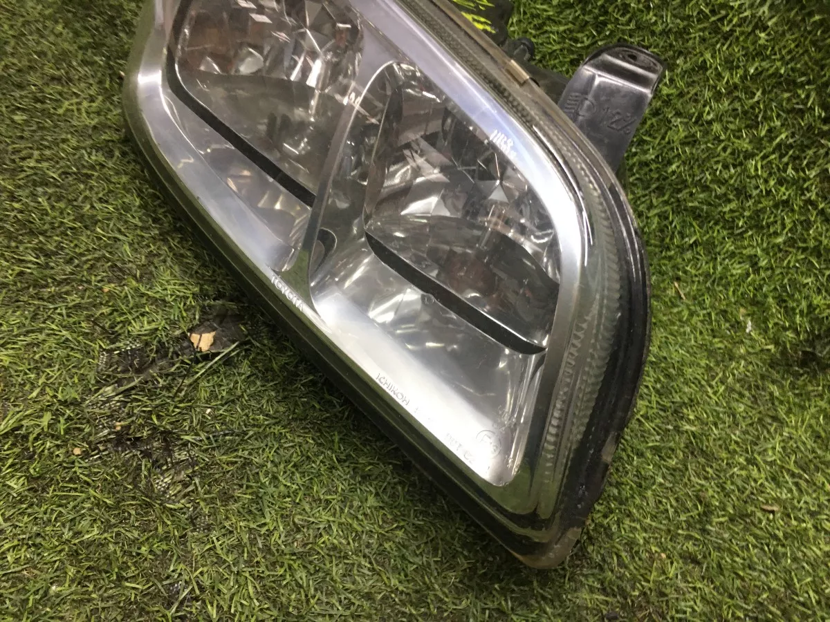 Farol_Direito_Toyota_Rav4_1999_Eco_Pe_as_Vila_Ema_image2