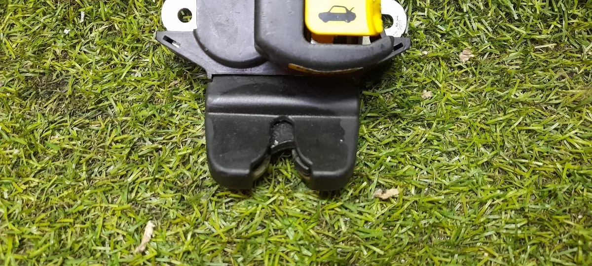 Fechadura_Porta_Mala_Kia_Cerato_2014_Eco_Pe_as_Vila_Ema_image2