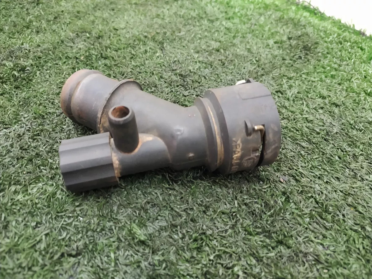 Flange_Conex_o_Mangueira_Inf__Radiador_A3_1_8_2002_Manual_image2