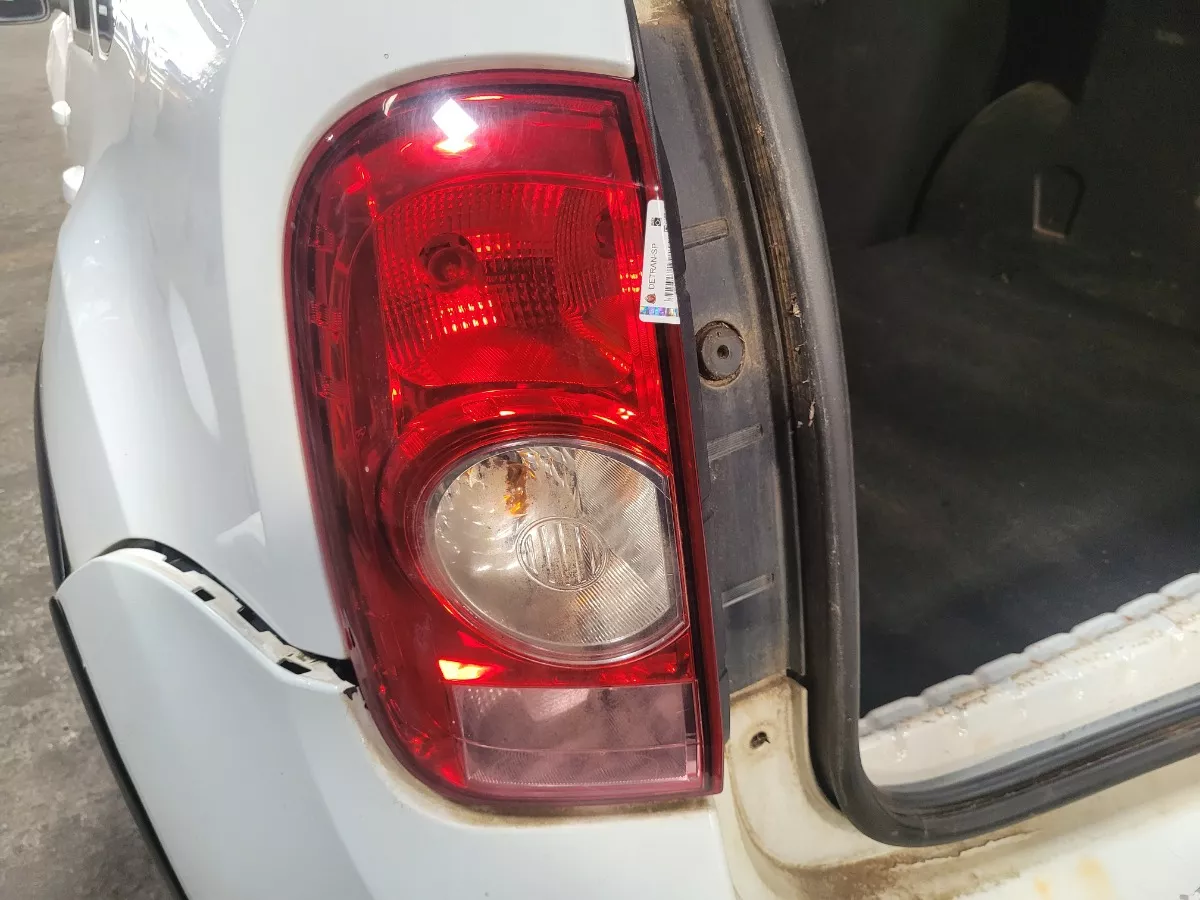 Lanterna_Esquerda_Renault_Duster_2013_Eco_Pe_as_Vila_Ema_image2