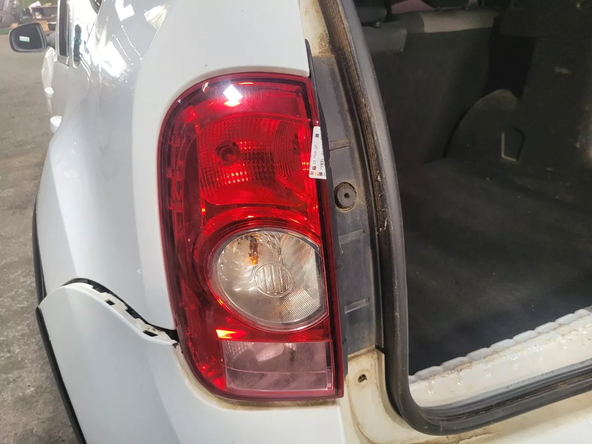 Lanterna_Esquerda_Renault_Duster_2013_Eco_Pe_as_Vila_Ema_image3