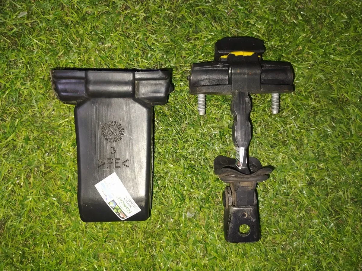 Limitador_De_Porta_Dianteira_Direita_Fiat_Uno_Vivace_2014_image3