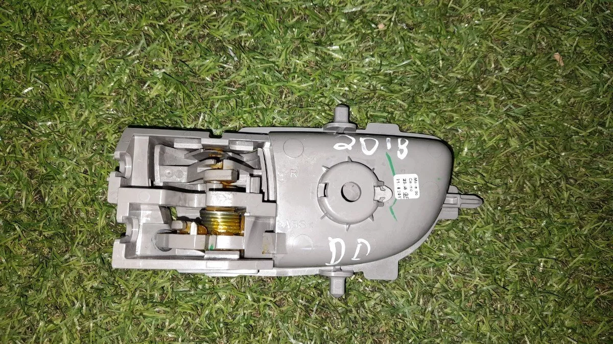 Ma_aneta_Interna_Dianteira_Direita_Toyota_Corolla_2018_image2