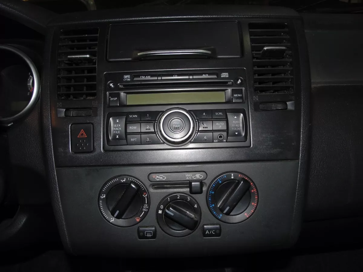 Moldura_Central_Nissan_Tiida_2012_Eco_Pe_as_Vila_Ema_image2