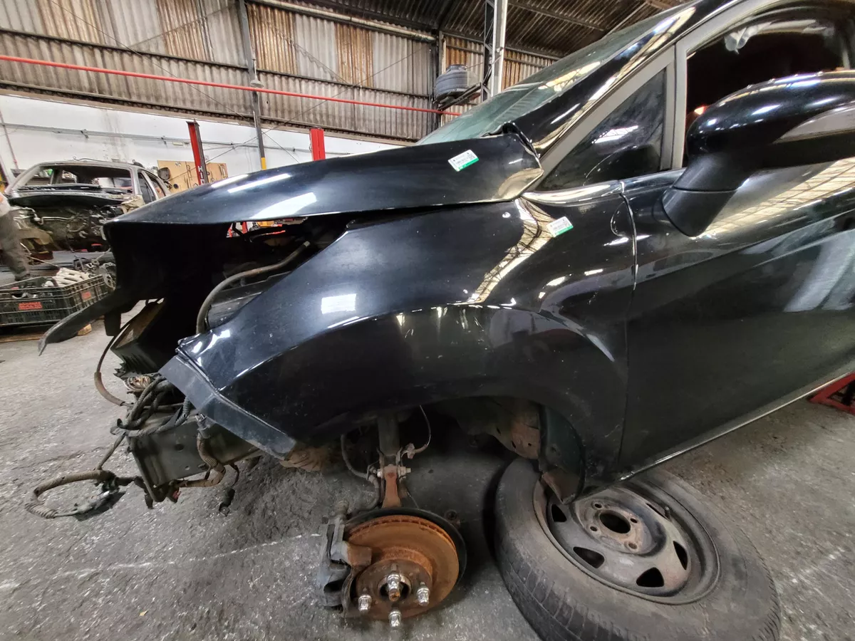 Paralama_Esquerdo_Com_Detalhe_New_Fiesta_2014_Eco_Pe_as_Ve_image3