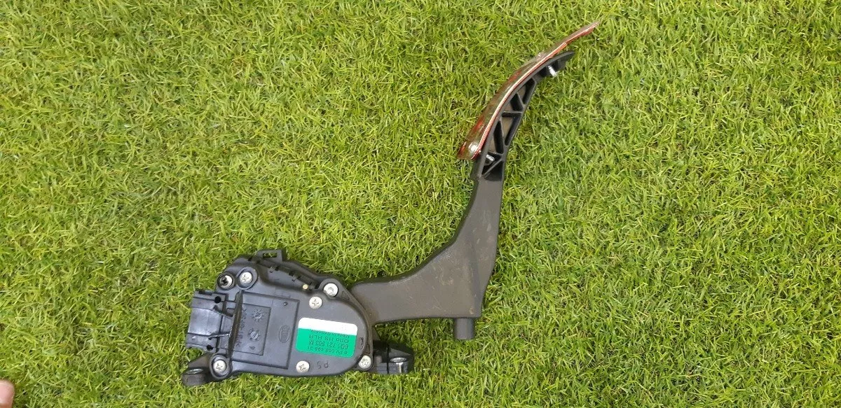 Pedal_Acelerador_Spacefox_2011_Eco_Pe_as_Vila_Ema_image3
