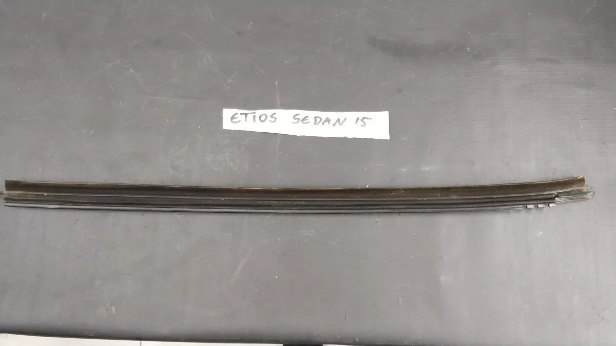 Pestana_Tras__Esq_Etios_Sedan_2015_Eco_Pe_as_Vila_Ema_image2