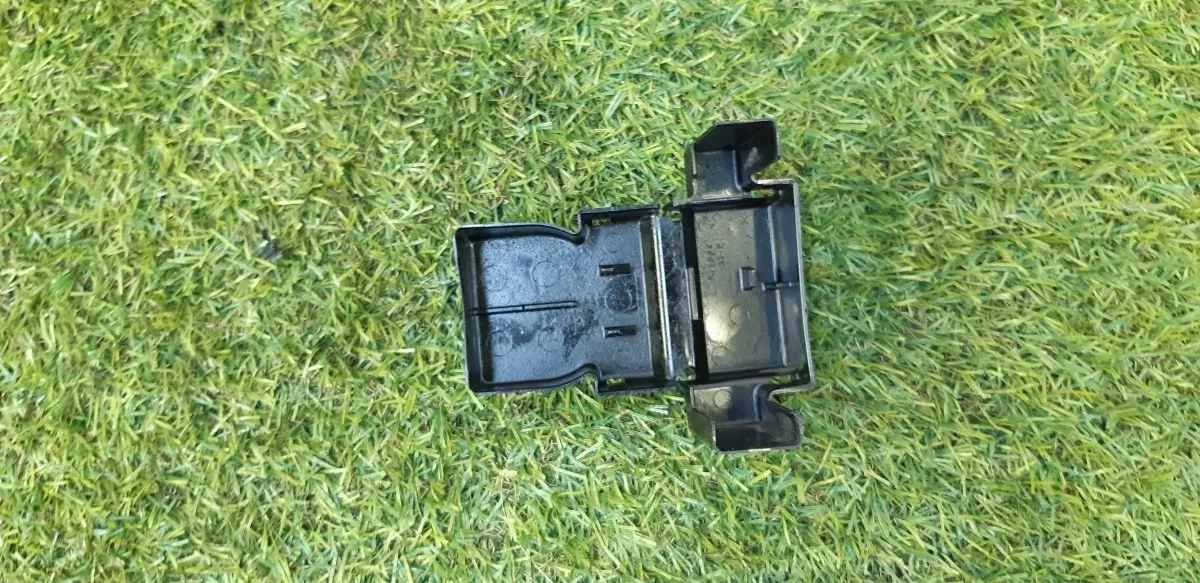 Protetor_Do_Polo_Positivo_Da_Bateria_Nissan_March_2019_image2
