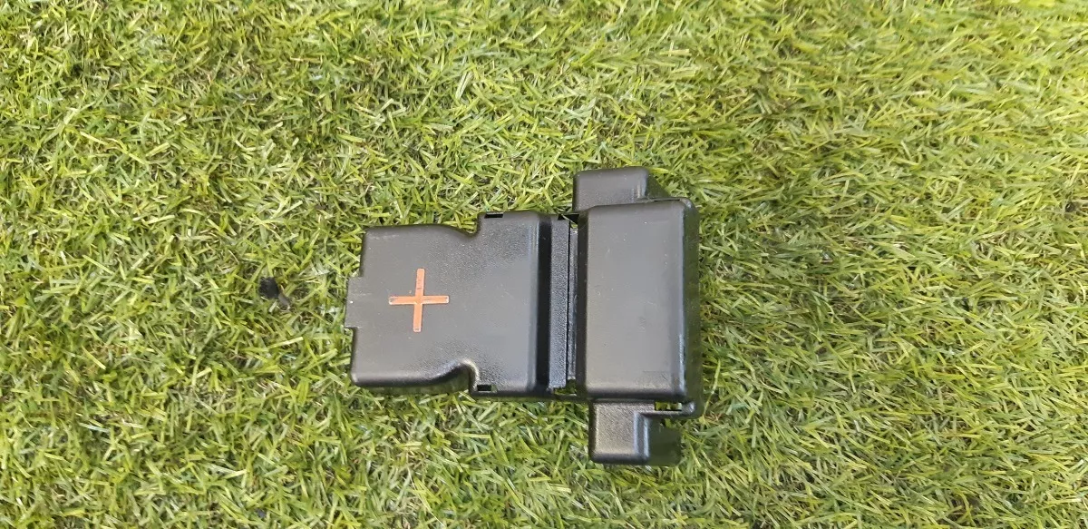 Protetor_Do_Polo_Positivo_Da_Bateria_Nissan_March_2019_image3