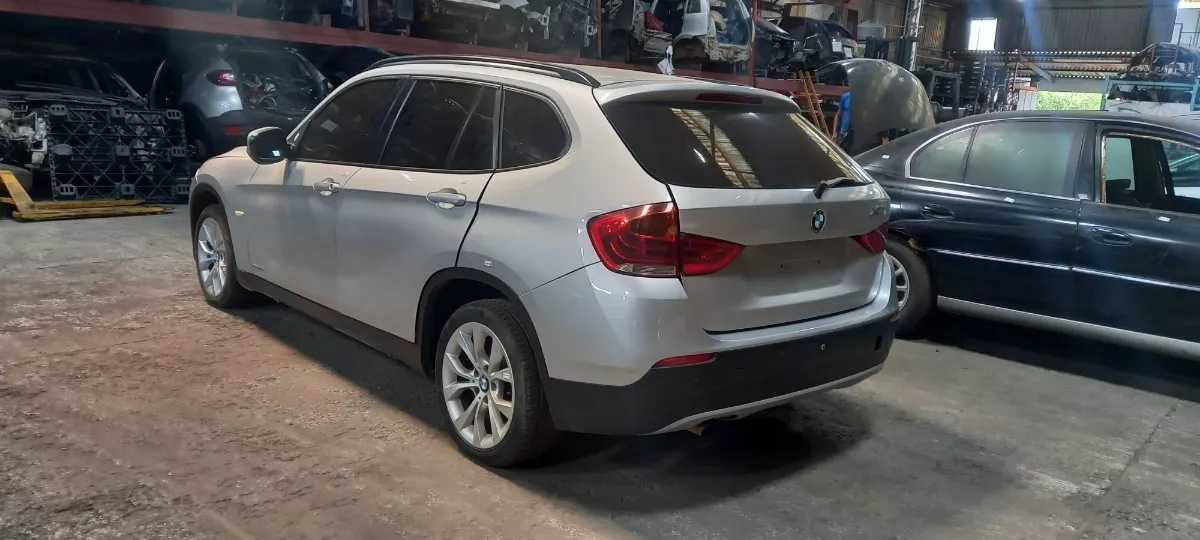 Traseira_Com_Teto_Bmw_X1_Sdrive_2011_Eco_Pe_as_Vila_Ema_image2