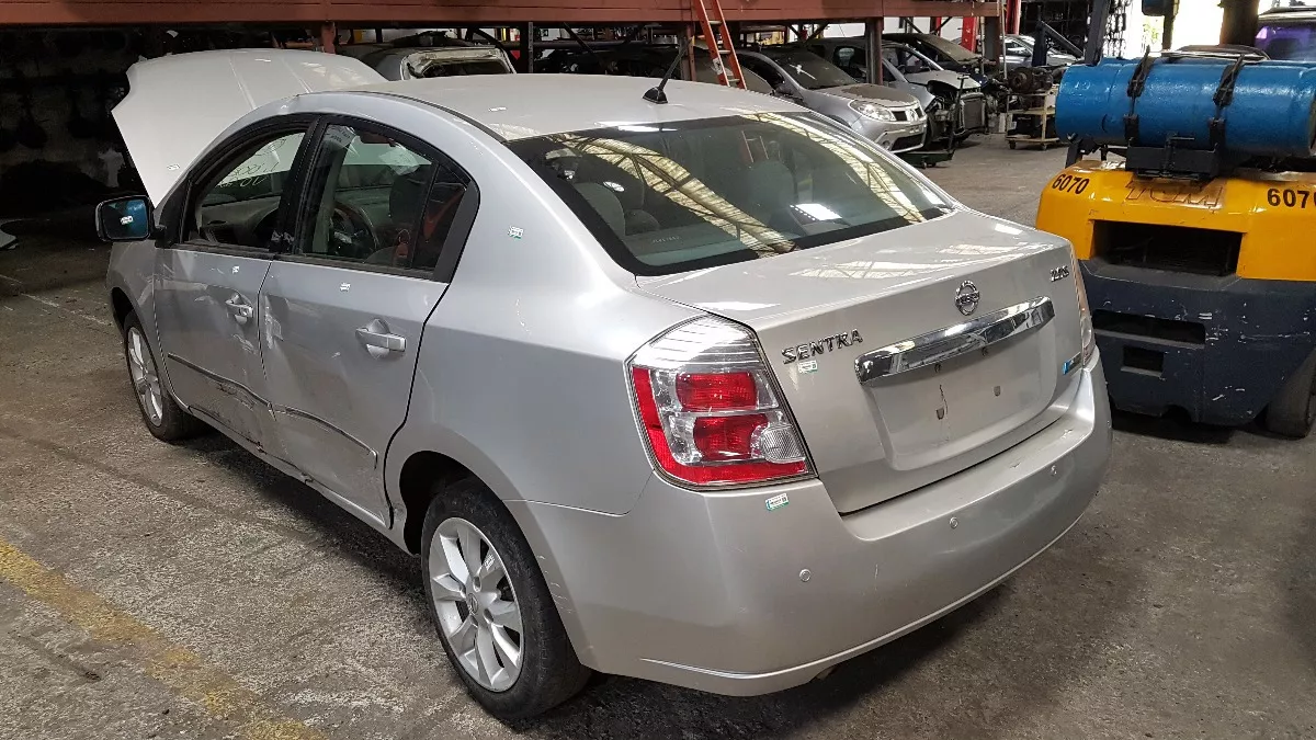 Traseira_Com_Teto_Nissan_Sentra_2_0_2012_Eco_Pe_as_Vila_Ema_image3