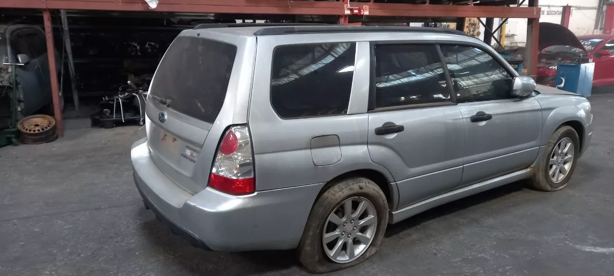 Traseira_Com_Teto_Subaru_Forester_2007_Eco_Pe_as_Vila_Ema_image3